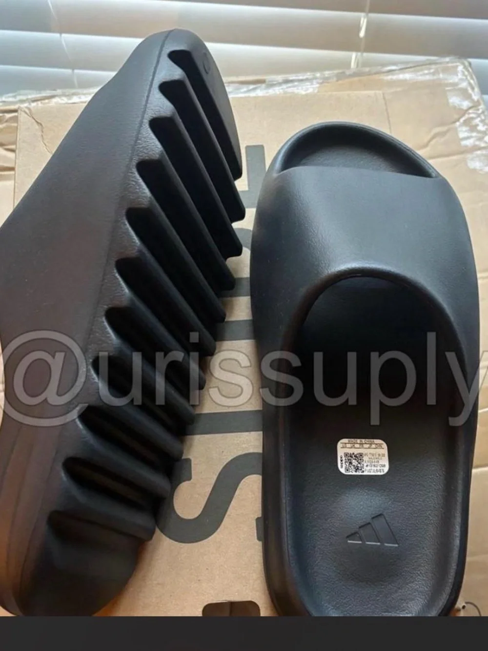 Men's Black easy slides